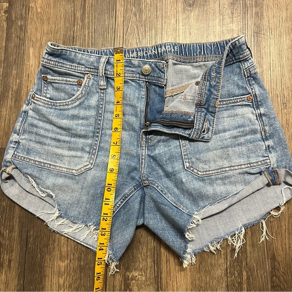 American Eagle Outfitters Mid Rise Mid Wash Denim Pocket Distressed Hem Shorts 4 - Picture 8 of 8